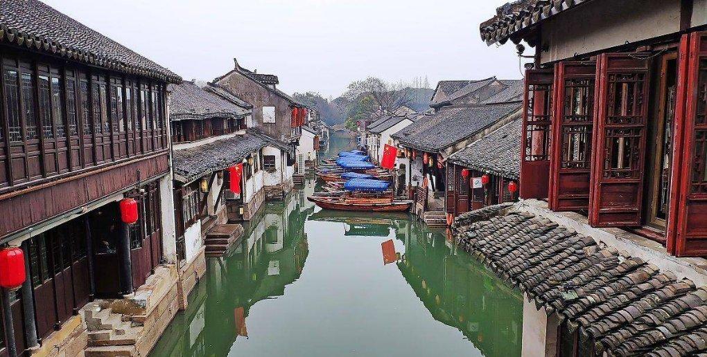 广州陈家祠地铁旁，游客遇“地中海菜系”餐厅，感受“健康”美食